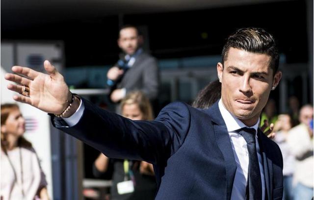 门将连续零封对手，稳定后防（门将连场零封，后防稳若磐石）