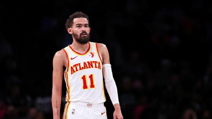 孙颖莎恭喜徐瑛彬，还专门跟徐瑛彬握握手（孙颖莎向徐瑛彬送上祝贺，并特地与其握手）