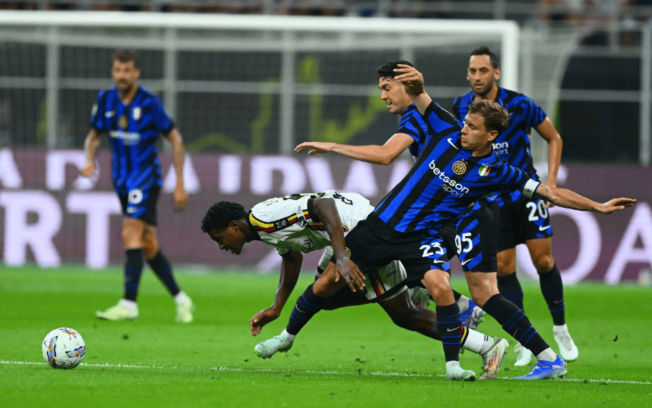 三连冠！上海海港加冕2025赛季中超冠军，摘下队史中超第四星（2025中超封王！上海海港成就三连冠，队史第四星点亮）