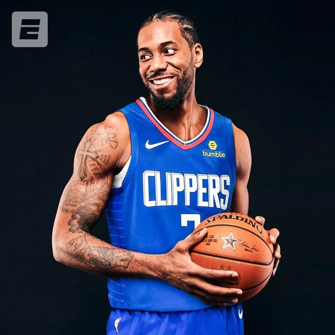 德转解释巴萨身价变动：拉菲尼亚下调因为年龄且伤缺一段时间（德转解读巴萨身价调整：拉菲尼亚因年龄增长及伤停遭下调）