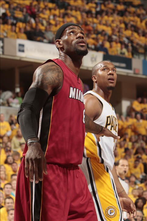 森林狼官方：爱德华兹因右脚酸痛将缺席今天对阵勇士的比赛（森林狼官宣：爱德华兹右脚酸痛，缺席今日对阵勇士一战）