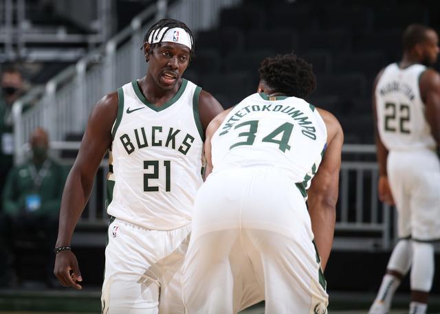 稳定输出！约基奇登场31分钟7中7得到26分9板10助攻（效率爆棚！约基奇31分钟7投全中轰下26分9篮板10助攻）