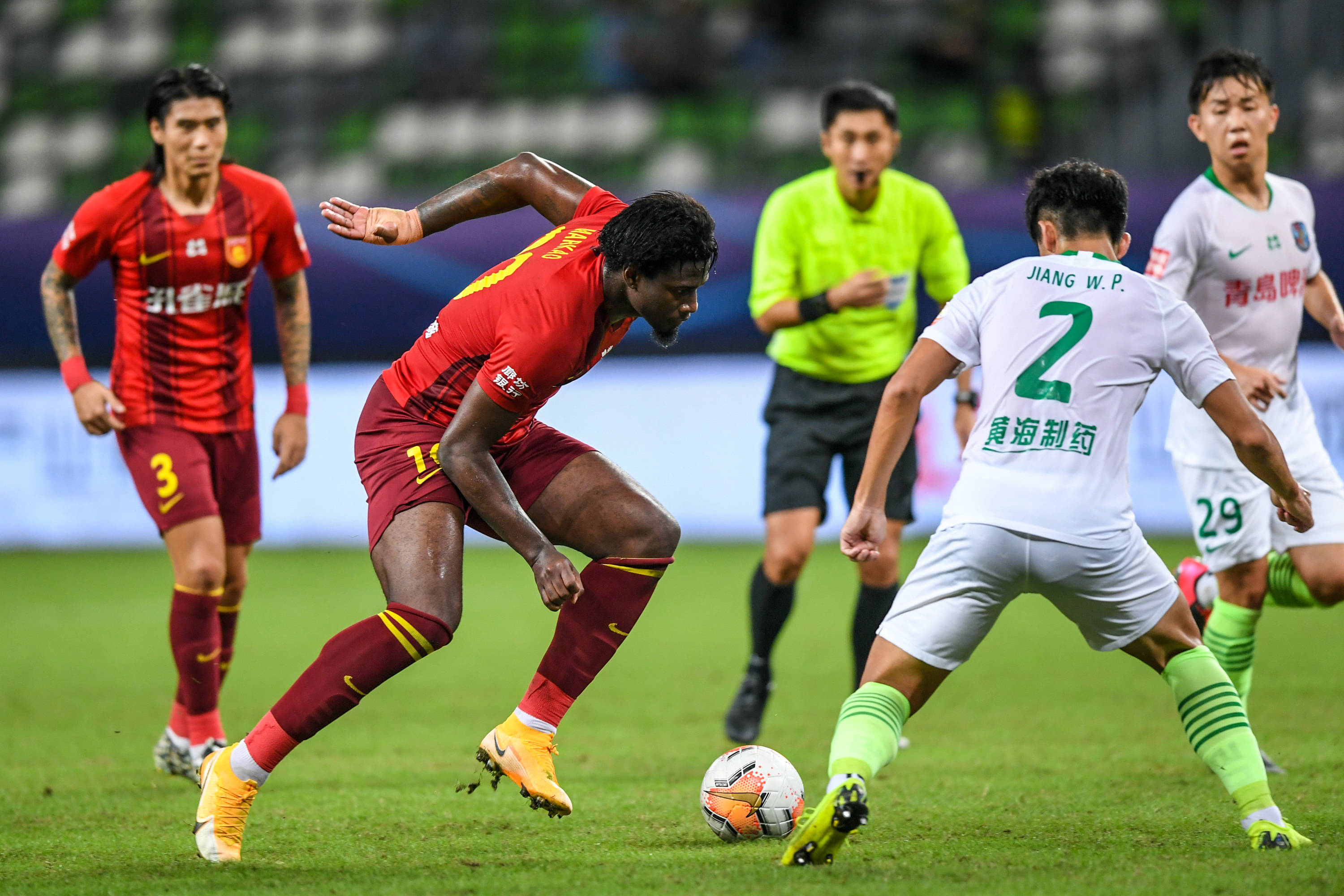 世界第一足球联赛：英超上座分析（英超上座率解析：全球顶级联赛的现场热度）