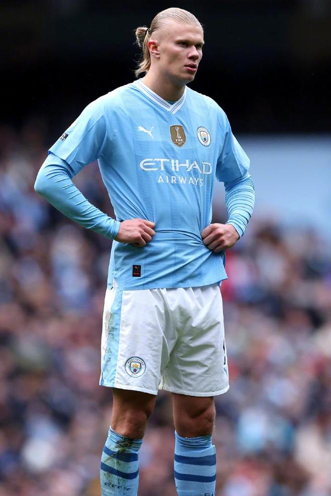 半场战报：拜仁1-0斯图加特，莱默尔脚后跟破门，奥利塞助攻（上半场：拜仁1-0领先斯图加特，莱默尔脚后跟破门，奥利塞送助攻）